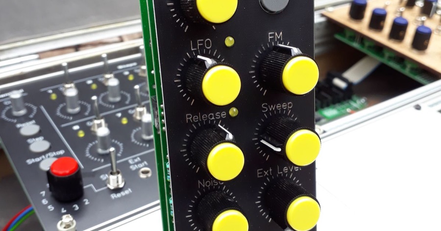 DM77 panel